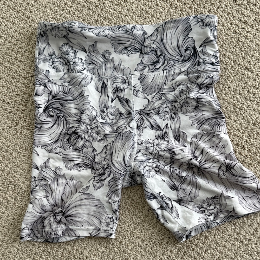 Monochrome Floral Women's Bike Shorts
